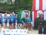 淡河町ふるさとまつりで獅子舞をお披露目。
地元保存会の方のご指導のもと毎年秋の神楽獅子でも猿獅子を舞います。